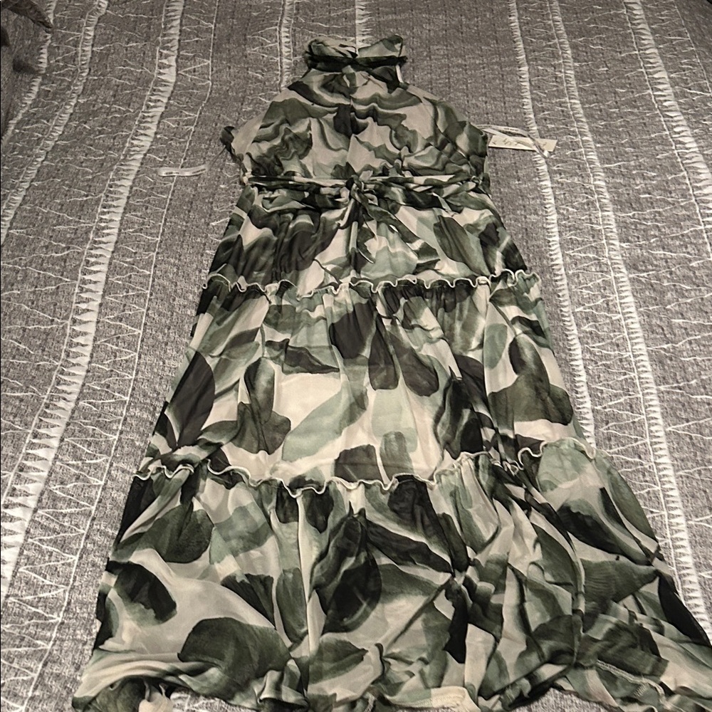 Elegant Green Leaf Maxi Dress